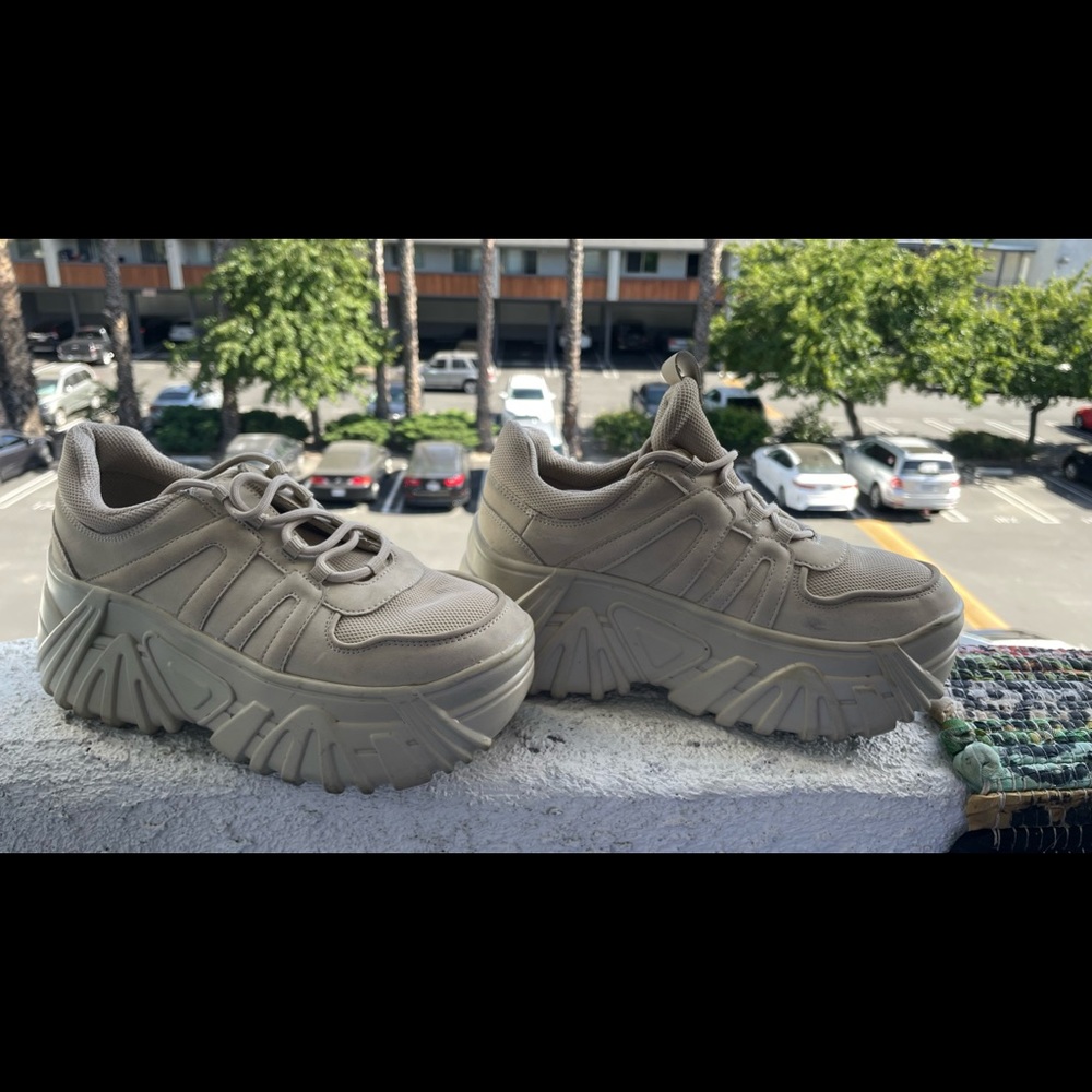 Platform sneakers